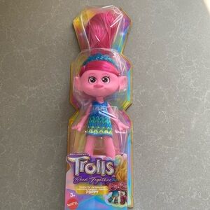 NWT Dreamworks Trolls Band Together Queen Poppy Fashion Doll